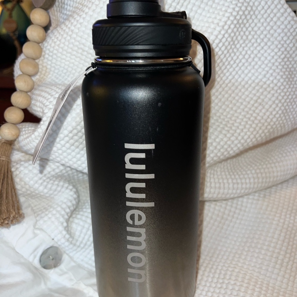 lululemon Back to Life Sport Bottle 32oz  in Black and Silver NWT
